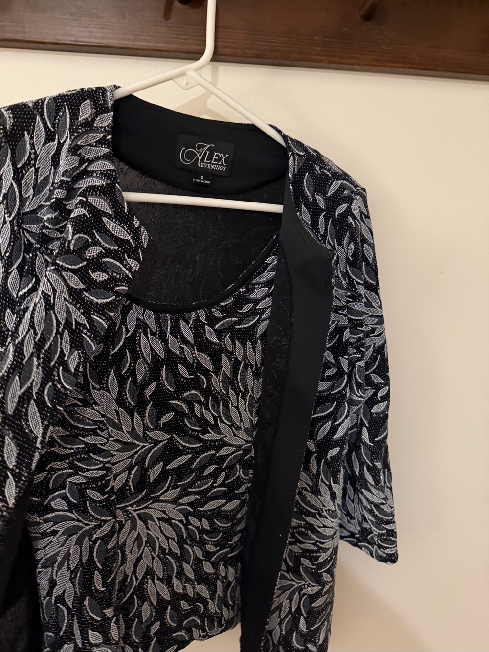 Alex Evenings Black Jacket with shell Silver Leaf Motif - Picture 3 of 3